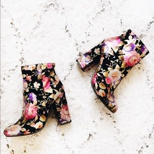 Bamboo Metallic Floral Print Ankle Boots